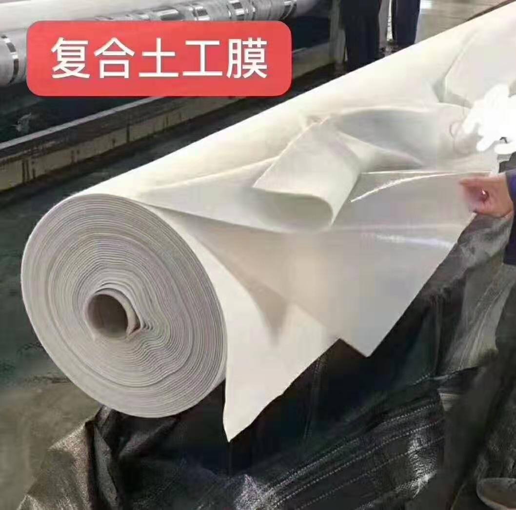 復合土工膜現(xiàn)場施工如何避免人為鋪設褶皺