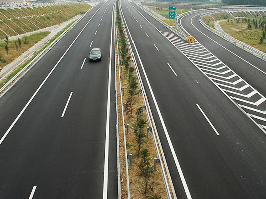 威乳**速公路土工格柵運(yùn)用